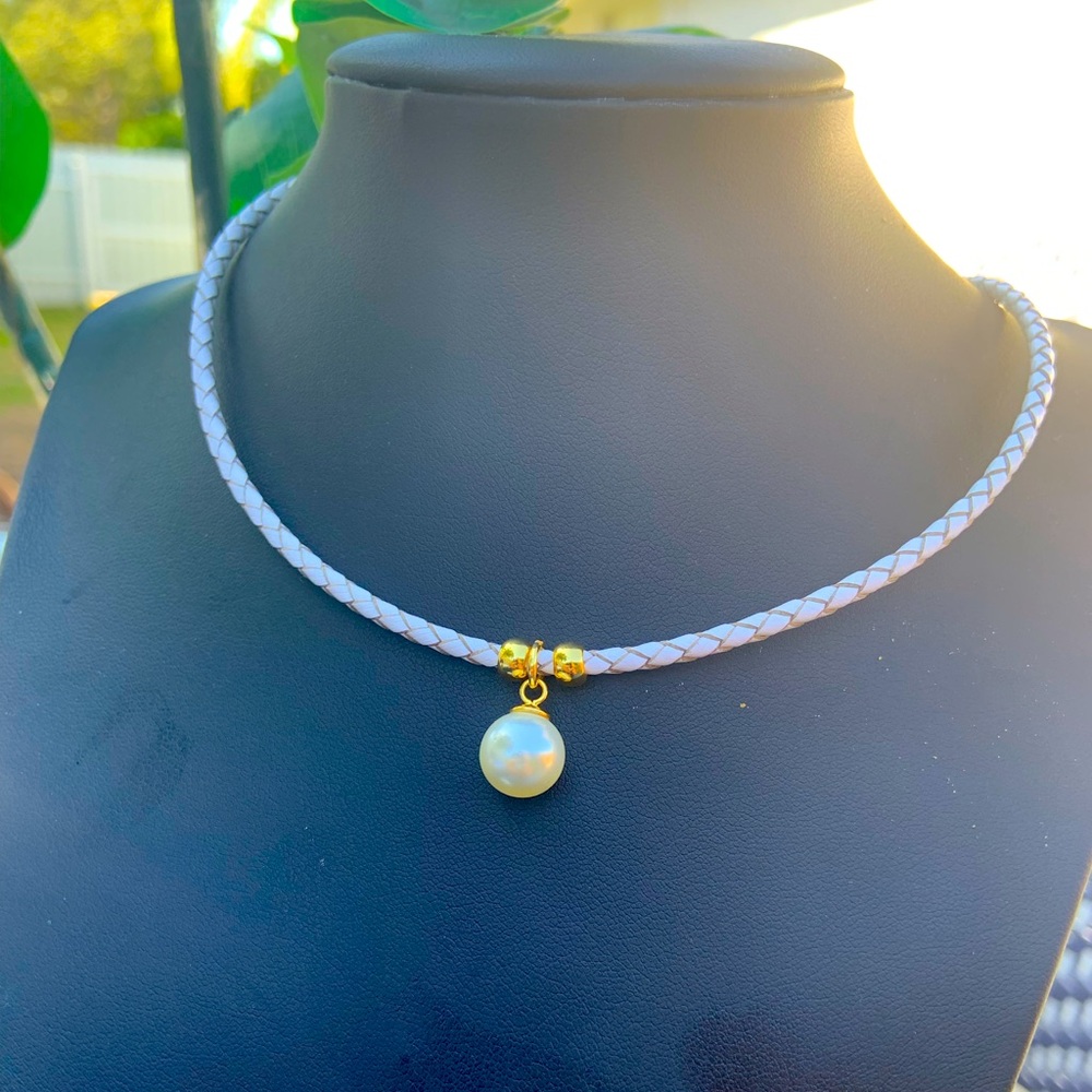 Leather Necklace with pearl